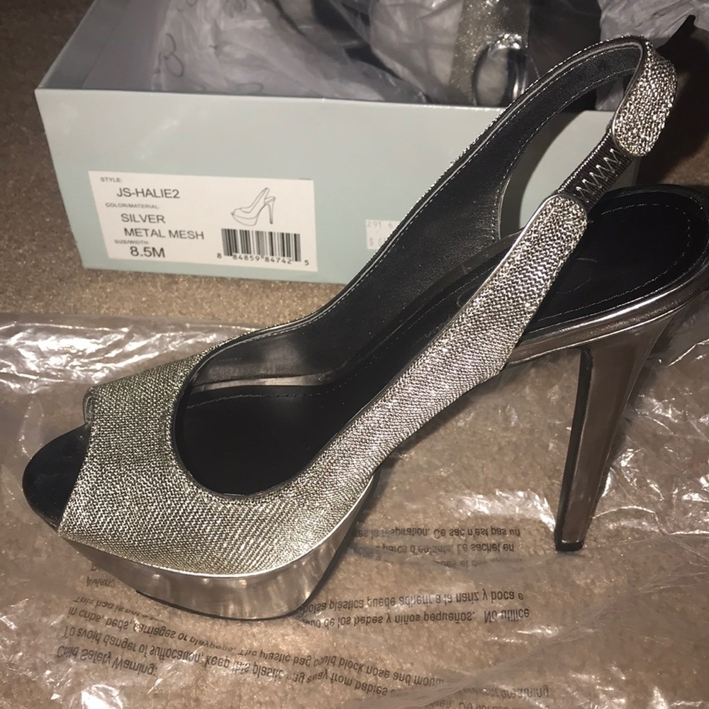 JESSICA SIMPSON PLTFRM IN SLVR METAL MESH W/ONCE.